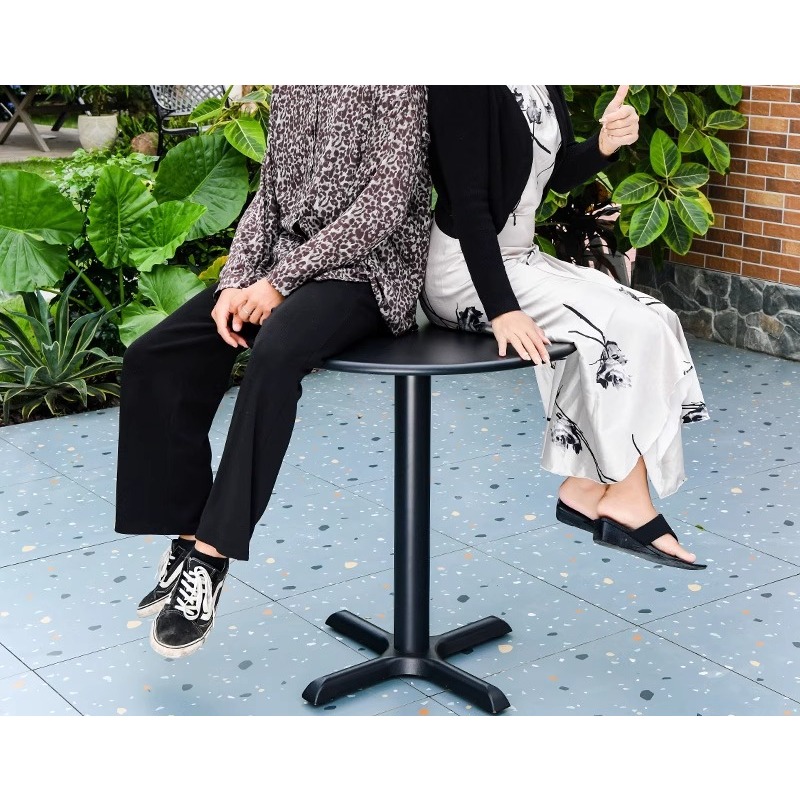 Outdoor balcony table and chai - Outdoor Furniture One Piece recensie en prijs